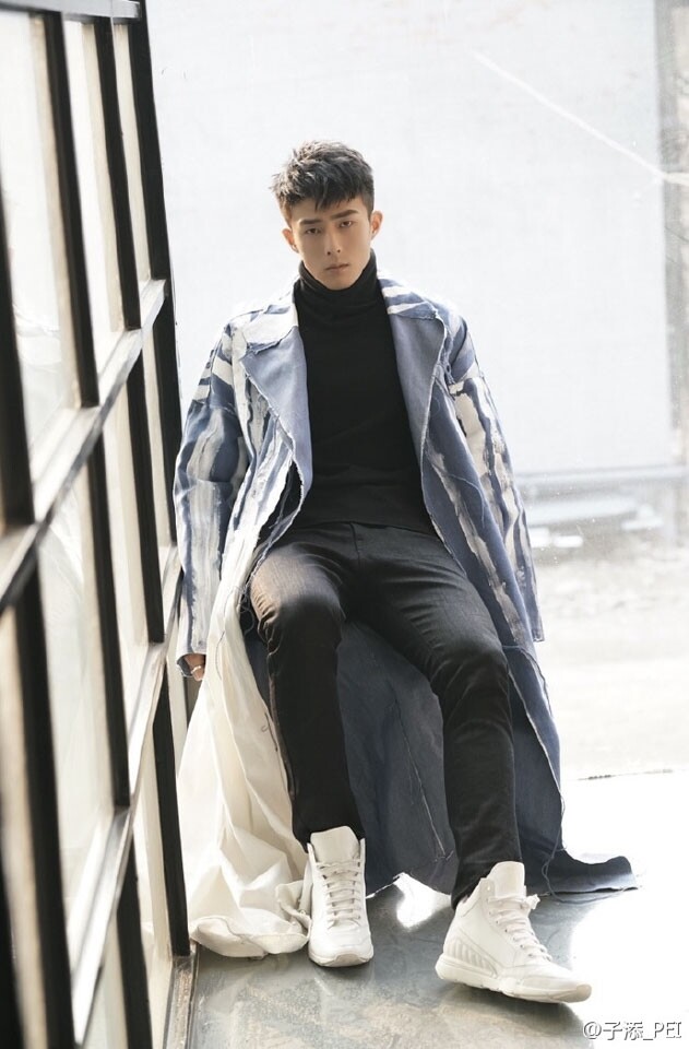 裴子添是名小鮮肉演員,1993 年出生的他,今年才 25 歲。 裴子添是名小鮮肉演員,1993 年出生的他,今年才 25 歲。
