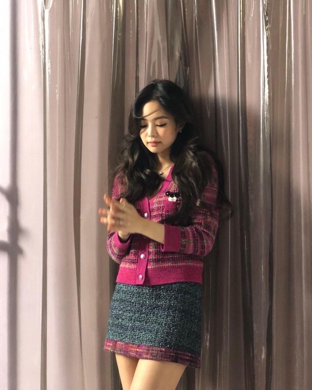 集可愛、性感、厭世於一身!「人間香奈兒」Jennie 的男女通殺時尚造型 集可愛、性感、厭世於一身!「人間香奈兒」Jennie 的男女通殺時尚造型