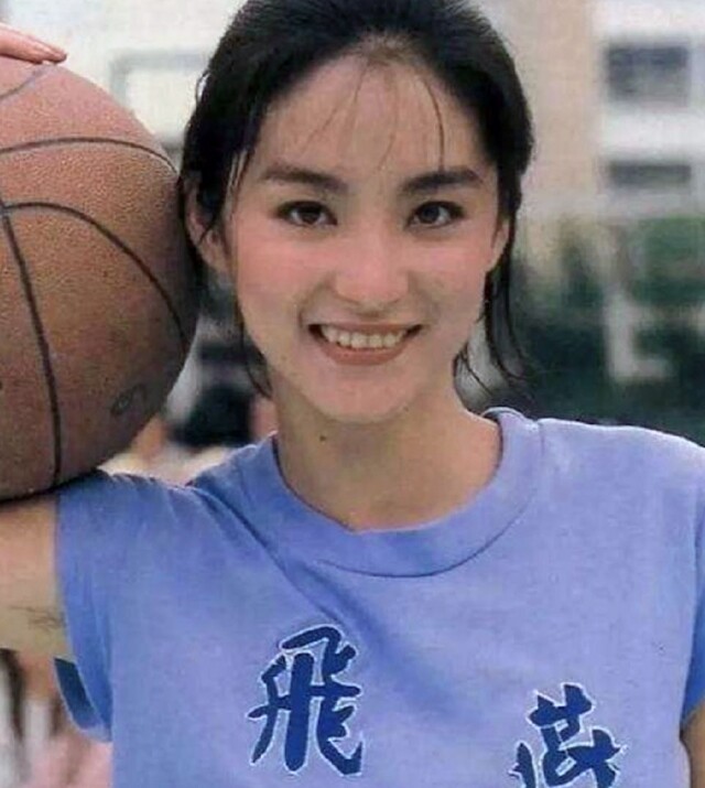林青霞不老傳說,林青霞保持長青不老 10 個持之以恆的生活和美容習慣。 林青霞不老傳說,林青霞保持長青不老 10 個持之以恆的生活和美容習慣。