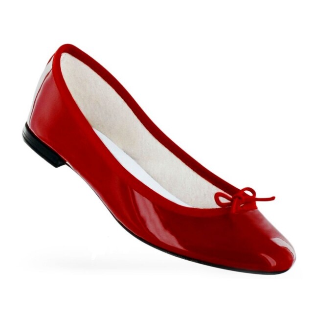 Miranda Kerr、Alexa Chung 都愛 Repetto 談到 Ballerinas 平底鞋，不能夠不提 Repetto，長賣長斷，至成為時尚界的一經典款式，而 Repetto 的 Ballerinas 更有不同顏色及物料選擇，迎合不同風格女士。
