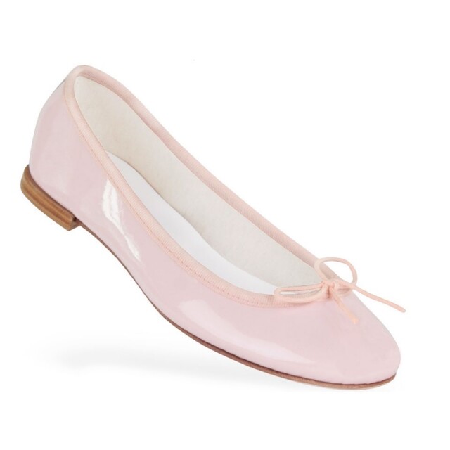Miranda Kerr、Alexa Chung 都愛 Repetto 談到 Ballerinas 平底鞋，不能夠不提 Repetto，長賣長斷，至成為時尚界的一經典款式，而 Repetto 的 Ballerinas 更有不同顏色及物料選擇，迎合不同風格女士。