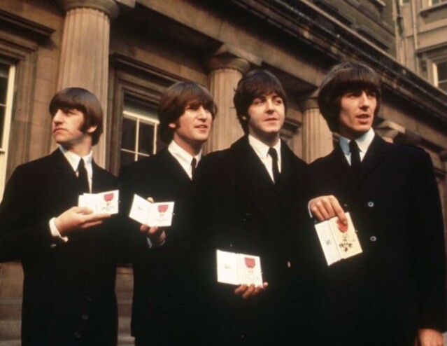 受封之時，The Beatles 4 子曾以組合身份接受榮譽，Paul McCartney 往後亦以個人身份接受此殊榮。