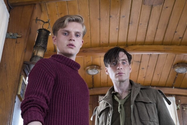 在《鄧寇克大行動》中飾演一位水手的寶貴公子 Peter 的 Tom Glynn-Carney 在《鄧寇克大行動》中飾演一位水手的寶貴公子 Peter 的 Tom Glynn-Carney