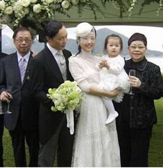 陳奕迅徐濠縈拍拖10 年後（2006 年），兩人才正式成為夫婦。