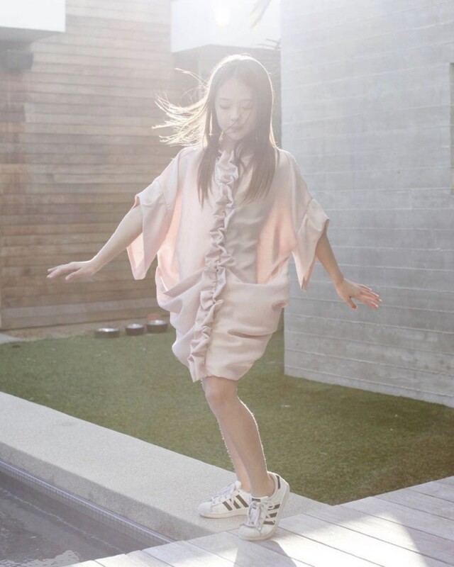 Ella 的媽媽是韓國籍，理所當然地她也有個很美的韓國名字-Nabi（나비） ，意思為蝴蝶。