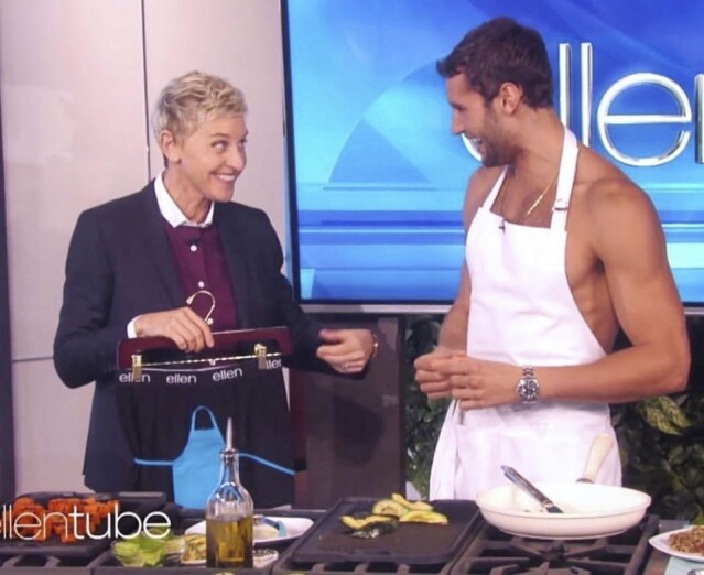 Franco 曾在知名節目《The Ellen Show》中裸著上身烹調