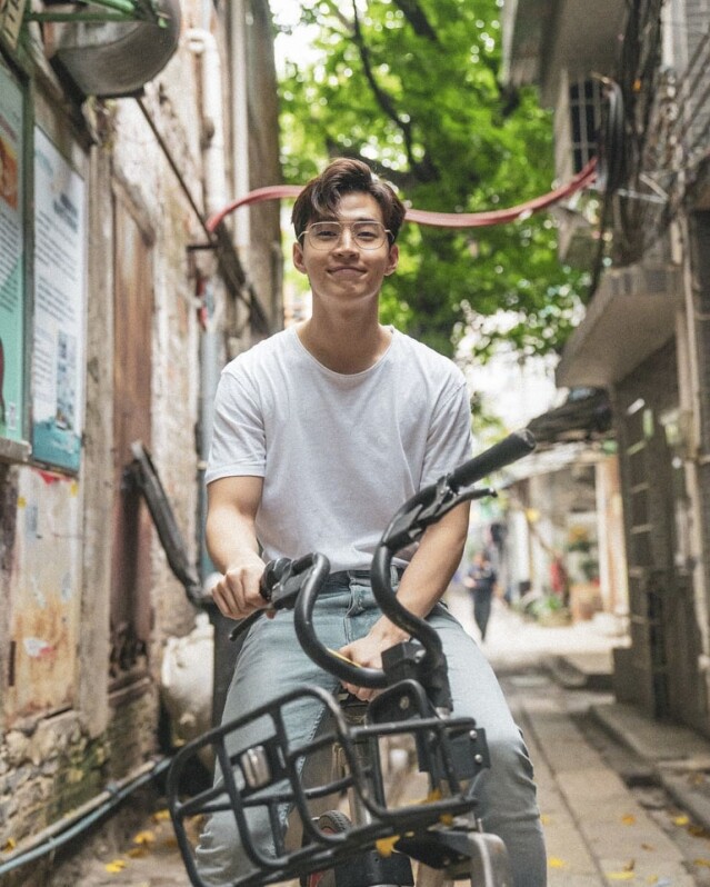 最後 Henry 以分隊 Super Junior M 的成員身份出道,主攻華語市場。他剛出道時並太受 最後 Henry 以分隊 Super Junior M 的成員身份出道,主攻華語市場。他剛出道時並太受