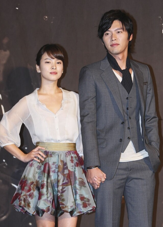 2008 年玄彬與宋慧喬合作演出韓劇《他們生活的世界》，曾有過一段兩年多的苦戀。