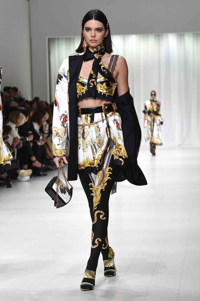 Kendall Jenner 展示她均稱的身材 Kendall Jenner 展示她均稱的身材