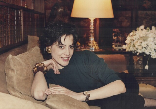 Ines de la Fressange 於巴黎 Rue 31 Cambon 的 Coco Chanel 故居及工作室內留影,有著 Coco Chanel 的優雅影子。 Ines de la Fressange 於巴黎 Rue 31 Cambon 的 Coco Chanel 故居及工作室內留影,有著 Coco Chanel 的優雅影子。
