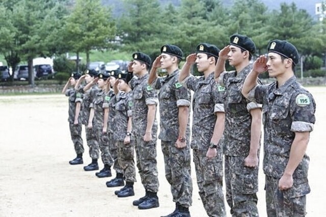 Lucas 也有機會參與《真正的男人 300》，體驗韓國軍隊的生活。