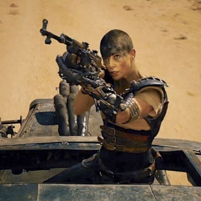 她將會像《末日先鋒:戰甲飛車》(Mad Max: Fury Road)中的奧斯卡影后查理絲花朗(Charlize Theron)一樣有型 她將會像《末日先鋒:戰甲飛車》(Mad Max: Fury Road)中的奧斯卡影后查理絲花朗(Charlize Theron)一樣有型
