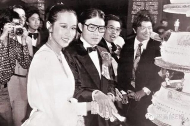 1978 年 32 歲的霍震霆以豪華世紀婚禮迎娶 19 歲的朱玲玲。