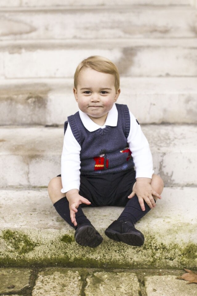 2014 年的聖誕時候，英國皇室發布了喬治小王子的官方照片