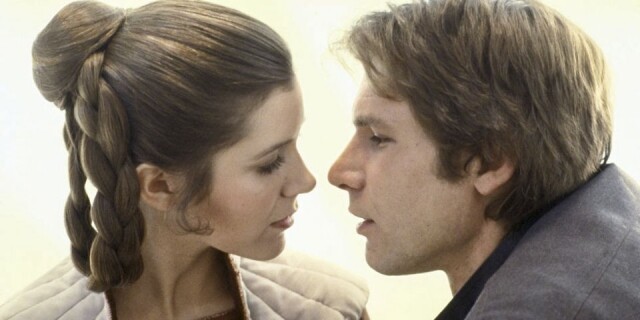 1977年正傳第一集，到幾年前上映的《星球大戰：原力覺醒》（Star Wars: The Force Awakens），二人由懈逅到相愛，最後生兒育女再陰陽相隔，影迷就伴隨了他們相愛38年，確實是無人可比！