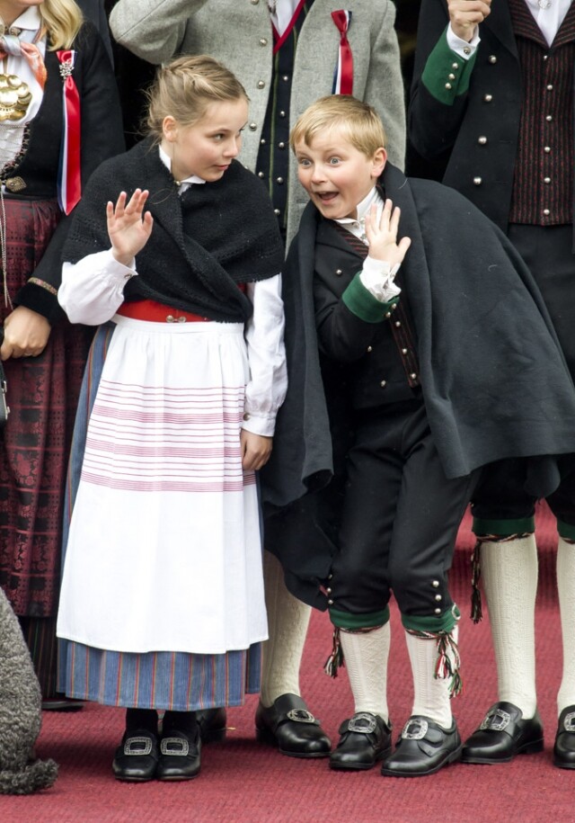 王儲哈肯王子與梅特瑪麗特婚後育有一對子女，公主 Ingrid Alexandra 和王子 Sverre Magnus。