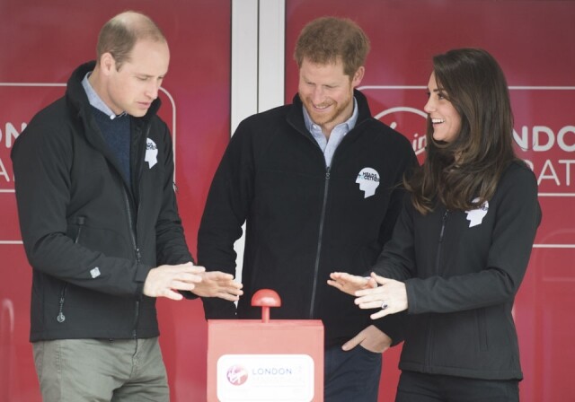 威廉王子、哈里王子和凱特王妃正在為運動會開幕