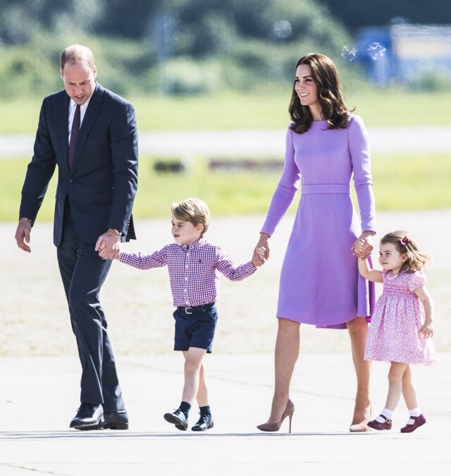 王子 Prince George 和公主 Princess Charlotte 分別成為第 3 及第 4 位皇室繼承人