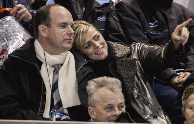 在 2006 年的冬季奧運會上，夏琳與阿爾貝二世親王第一次公開露面，承認了兩人的戀愛關係。