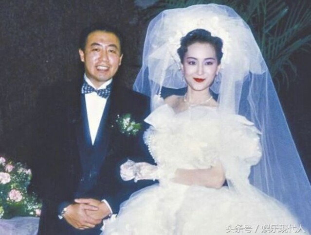 26 歲那年薛芷倫嫁給馬淸偉，婚後生下兩子一女。