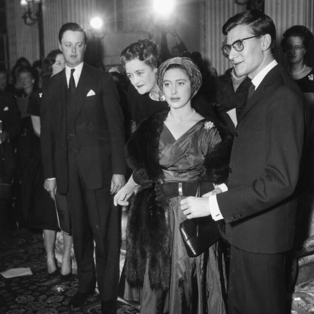 Christian Dior 在 Christian Dior 成為一個世界知名的品牌前，瑪嘉烈公主早已經獨具慧眼留意到他。據聞瑪嘉烈公主早已在 1947 年開始穿着 Dior 的設計出席不同場合。