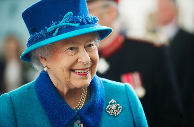 作為一國之首，英女皇公務繁忙，據統計她 2016 年出席的活動多於 300 場