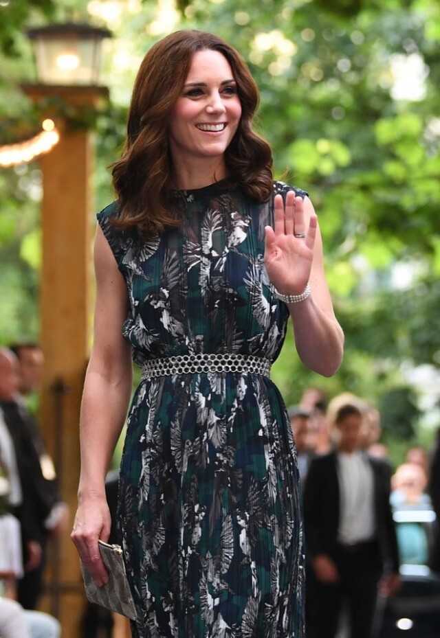 凱特王妃在 2017 年穿著由德國設計師創作的無袖連衣裙
