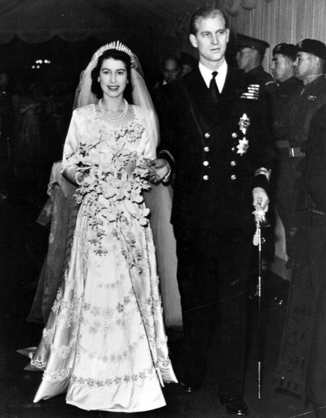 伊利沙白女王(Elizabeth)於 1947 年結婚時,她的婚紗被設計為國家的象徵 伊利沙白女王(Elizabeth)於 1947 年結婚時,她的婚紗被設計為國家的象徵