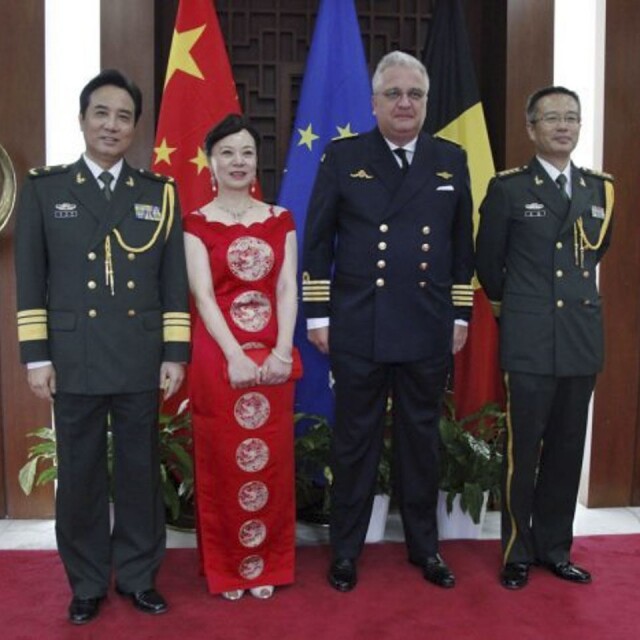 除此之外,勞倫特王子經常在未知會政府的情況下,出訪其他國家 除此之外,勞倫特王子經常在未知會政府的情況下,出訪其他國家