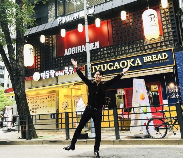 他承認把夜店 Monkey Musume 登記為「一般飲食店」