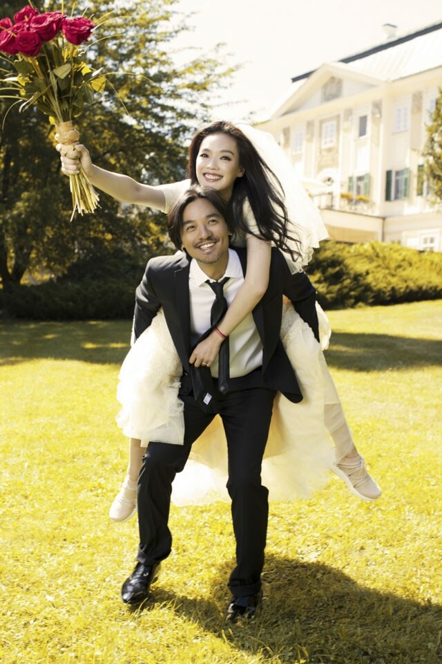 舒淇和馮德倫結婚照中可見滿瀉的幸福。 舒淇和馮德倫結婚照中可見滿瀉的幸福。