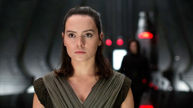 講到最能體現出女權掘起的角色，一定要數後傳 7、 8 、 9 集的女主角，由黛絲烈尼（Daisy Ridley）飾演的 Rey 。在以往 1 至 6 集中，「原力」持有者都是男性主角，例如前傳的 Anakin Skywalker ，及正傳的 Luke Skywalker 。但來到後傳三步曲，力量側傳到了 Rey 身上。