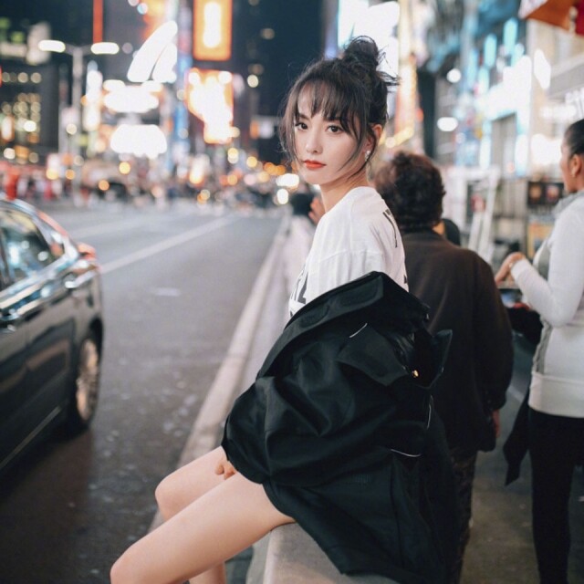此次張嘉倪在《延禧攻略》再次復出,一如既往的美貌,讓她再次成為眾多網民熱議的新話題。《延禧攻略》順嬪的絕美扮相,迷倒不少人,更有人稱在張嘉倪的臉上看見「初戀」的感覺。 此次張嘉倪在《延禧攻略》再次復出,一如既往的美貌,讓她再次成為眾多網民熱議的新話題。《延禧攻略》順嬪的絕美扮相,迷倒不少人,更有人稱在張嘉倪的臉上看見「初戀」的感覺。