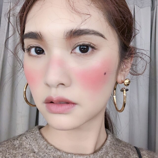 楊丞琳最近在 Instagram 貼出令人眼前一亮的曬傷妝