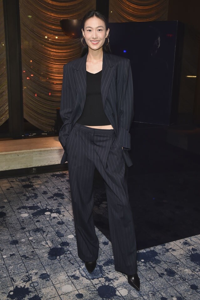 2009 年秦舒培在紐約時裝周僅一季便走了 22 場秀，成績斐然。