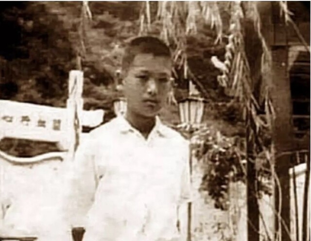周潤發對人生、看世界很悲觀和很灰的一個人。 周潤發對人生、看世界很悲觀和很灰的一個人。