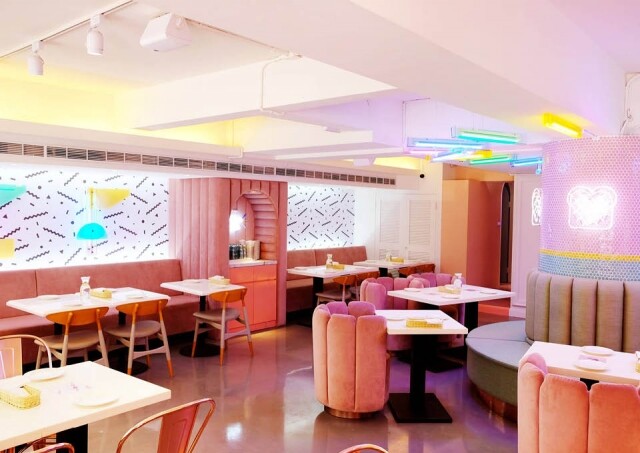 Dazzling Café 近日小豬羅志祥與品牌合作,以 Badass Babes Club 概念店再出發 Dazzling Café 近日小豬羅志祥與品牌合作,以 Badass Babes Club 概念店再出發