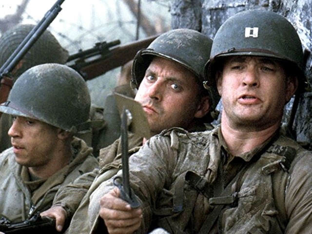 湯漢斯與大導史提芬史匹堡（Steven Spielberg）合作創作過無數經典，當中的首部作品就是《雷霆救兵》（Saving Private Ryan）。故事其實相當熱血。