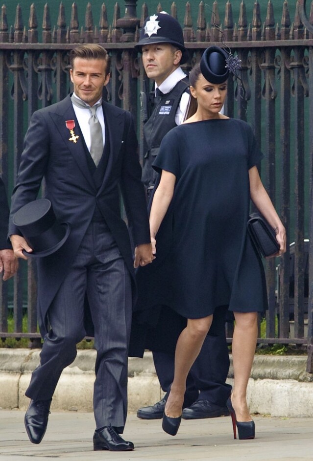 懷有「哈七」五個月的 Victoria Beckham 還堅穿著六吋高的 Christian Louboutin 出席威廉王子與夫人 Kate Middleton 的婚禮。