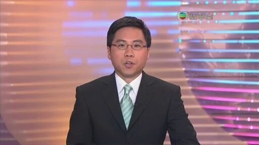 做了幾年記者後，方東昇在 2000 年 4 月起於《香港早晨》中擔任新聞主播