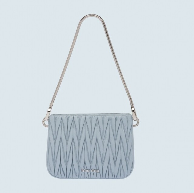 Miu Miu 粉藍色小羊皮 Sassy 系列手袋 $18,400