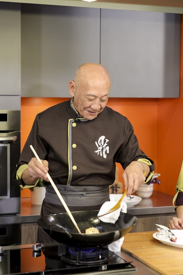 李家鼎 8 歲入廚學煮，師傅是父親，從事影藝事業51年，入廚整整 63 年。