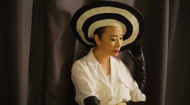 汪明荃 Liza 姐 BAZAAR 化身模特兒,換上多個時尚又經典的造型 汪明荃 Liza 姐 BAZAAR 化身模特兒,換上多個時尚又經典的造型
