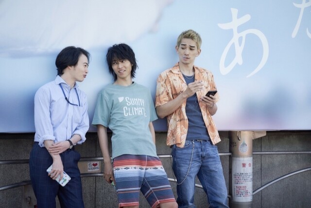 一向以帥氣形象示人的山崎賢人,今次飾演只顧沉迷電玩遊戲、受盡家人唾棄的「啃老族」。 一向以帥氣形象示人的山崎賢人,今次飾演只顧沉迷電玩遊戲、受盡家人唾棄的「啃老族」。