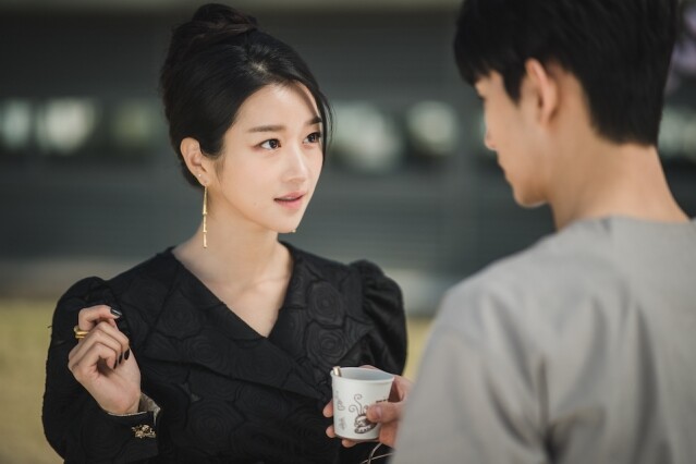 韓國新晉女星徐睿知，因為鎖骨生得好看，有「鎖骨女神」之稱。