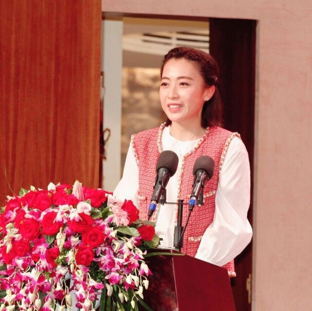 在 2017 年時，劉鑾雄病重分家產，將華人置業的部分股份分給甘比的 3 個兒女