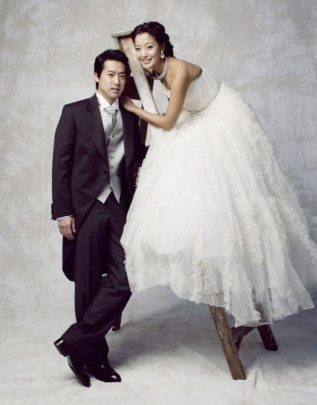 金喜善 2007 年嫁給韓國建設企業樂山集團總裁朴成寬的次子朴周永。