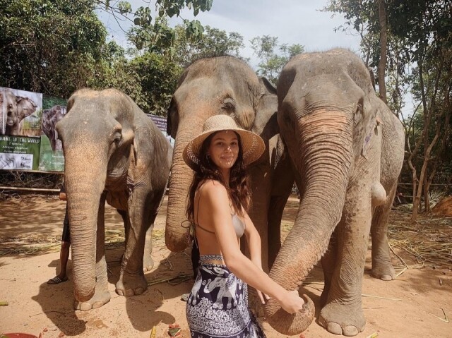 Camila 也熱愛大自然，她曾去大象保護區與大象們相處，更認養了一頭屬於自己的大象。