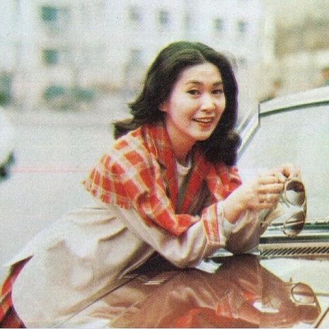 李司棋和汪明荃、黃淑儀、趙雅芝被稱為無線 4 大當家花旦，是當代最紅的女藝人之一