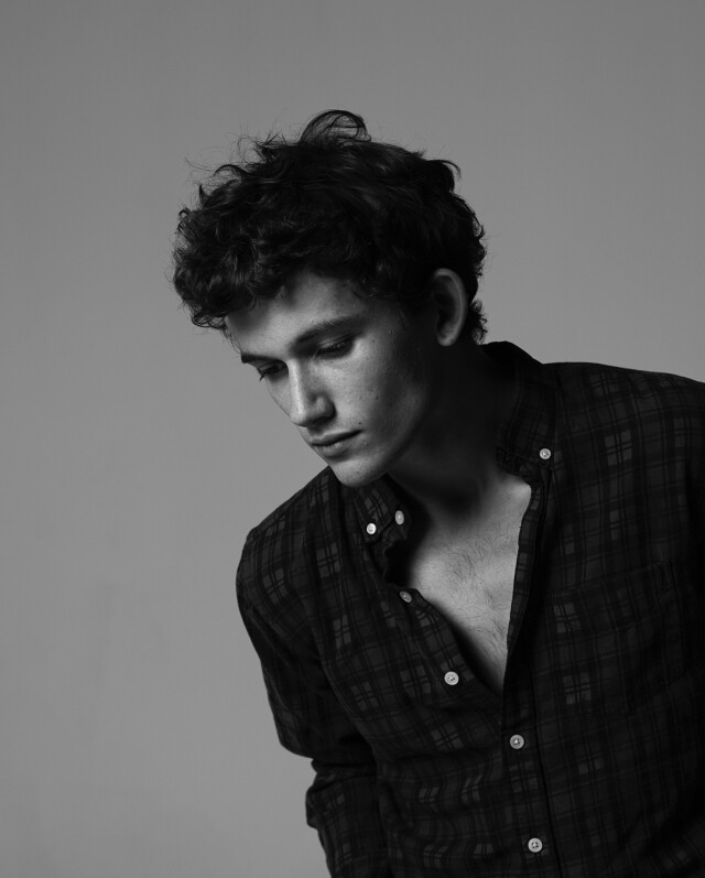 Eli Brown 是 20 歲的新晉演員,曾出演 Netflix 原創影集《冰上旅程》,未來亦會在 Netflix 上出演兩套電影 Eli Brown 是 20 歲的新晉演員,曾出演 Netflix 原創影集《冰上旅程》,未來亦會在 Netflix 上出演兩套電影